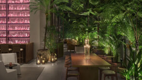 Lo scenografico Lobby Bar di The Singapore Edition, Singapore di notte