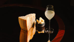 Parmigiano Reggiano 24 mesi abbinato al French 75 a base gin e champagne