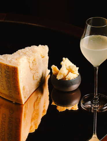 Parmigiano Reggiano 24 mesi abbinato al French 75 a base gin e champagne