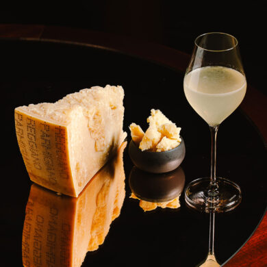 Parmigiano Reggiano 24 mesi abbinato al French 75 a base gin e champagne