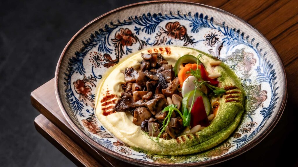 Il piatto Truffle Mushroom Hummus & Pita