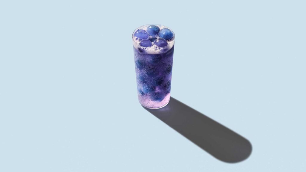Glacier a base di gin e con sfere di ghiaccio
al butterfly pea tea