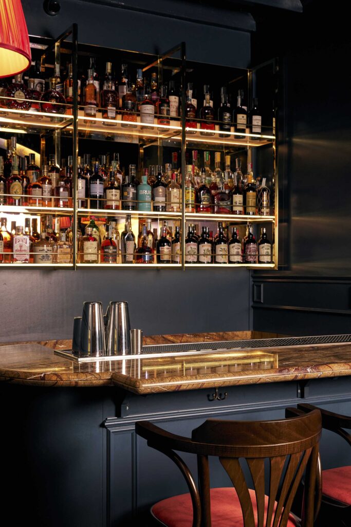 Sopra il bancone del Jerry Thomas HausBar,
in Vicolo Belsiana 47 a Roma