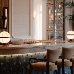 Il bancone di Gwendoline’s, bar di Villa Sant’Andrea, a Belmond Hotel