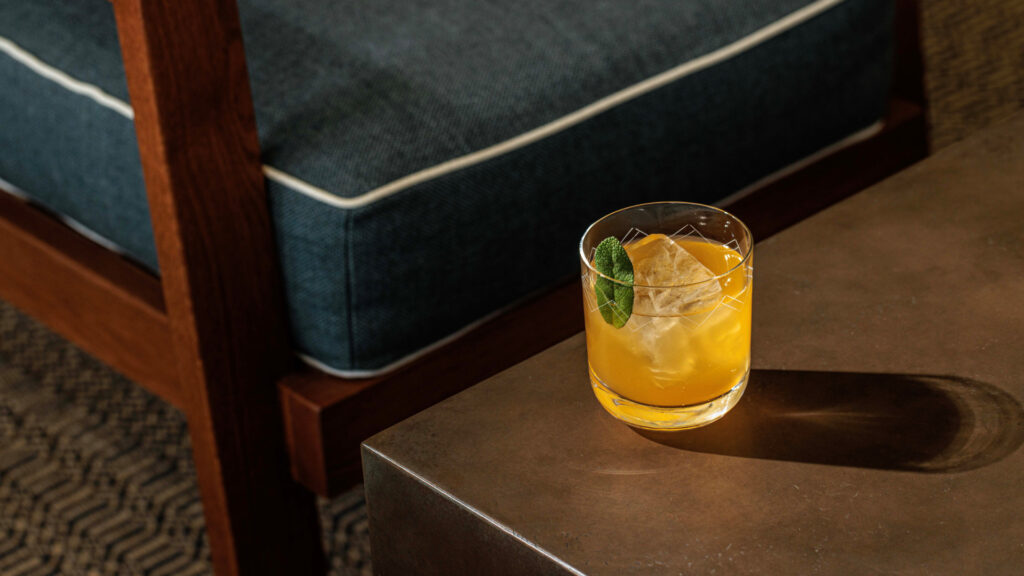 Il cocktail Blood & Sage del Scirocco Bar